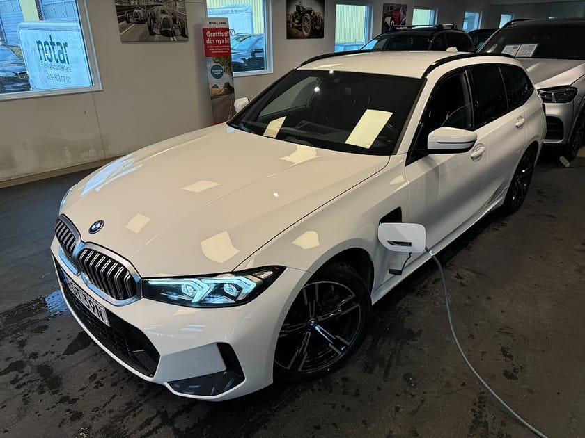 Bild 2 av BMW 330e xDrive Touring M Sport Drag Gps Hi-Fi Facelift 292hk