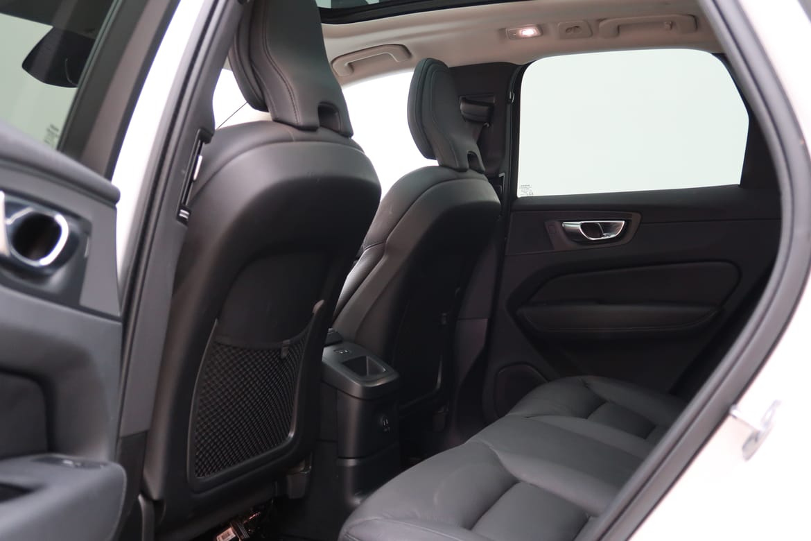Volvo XC60 2023 - miniatyr 5