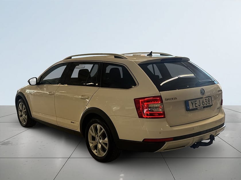 Bild 5 av Škoda Octavia Scout Skoda 2.0 TDI 4x4 Premium Drag Mvärme S&V-däck Canton Bkamera
