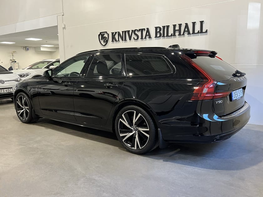 Bild 2 av Volvo V90 Recharge T6 AWD Plus Dark Leasbar Drag 350hk