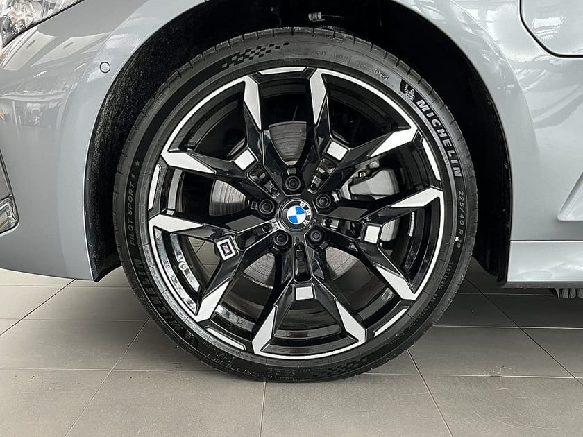 Bild 4 av BMW 330e xDrive Touring M Sport H/K Drag Rattvärme Adpt Farth