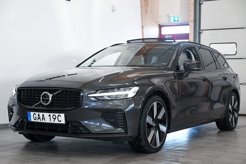 Bild 3 av Volvo V60 Recharge T6 AWD Ultimate Dark 360 Pano HuD H/K Drag