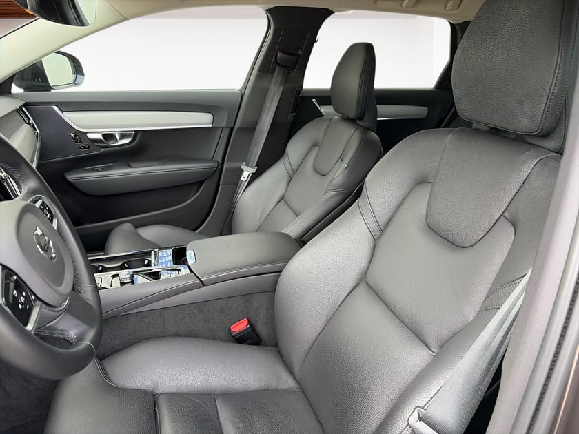 Bild 2 av Volvo V90 T6 Plus Dark Edition