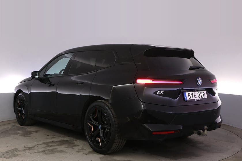 Bild 4 av BMW iX xDrive40 Sport Drag Pano H/K BLIS 360 HUD DAP