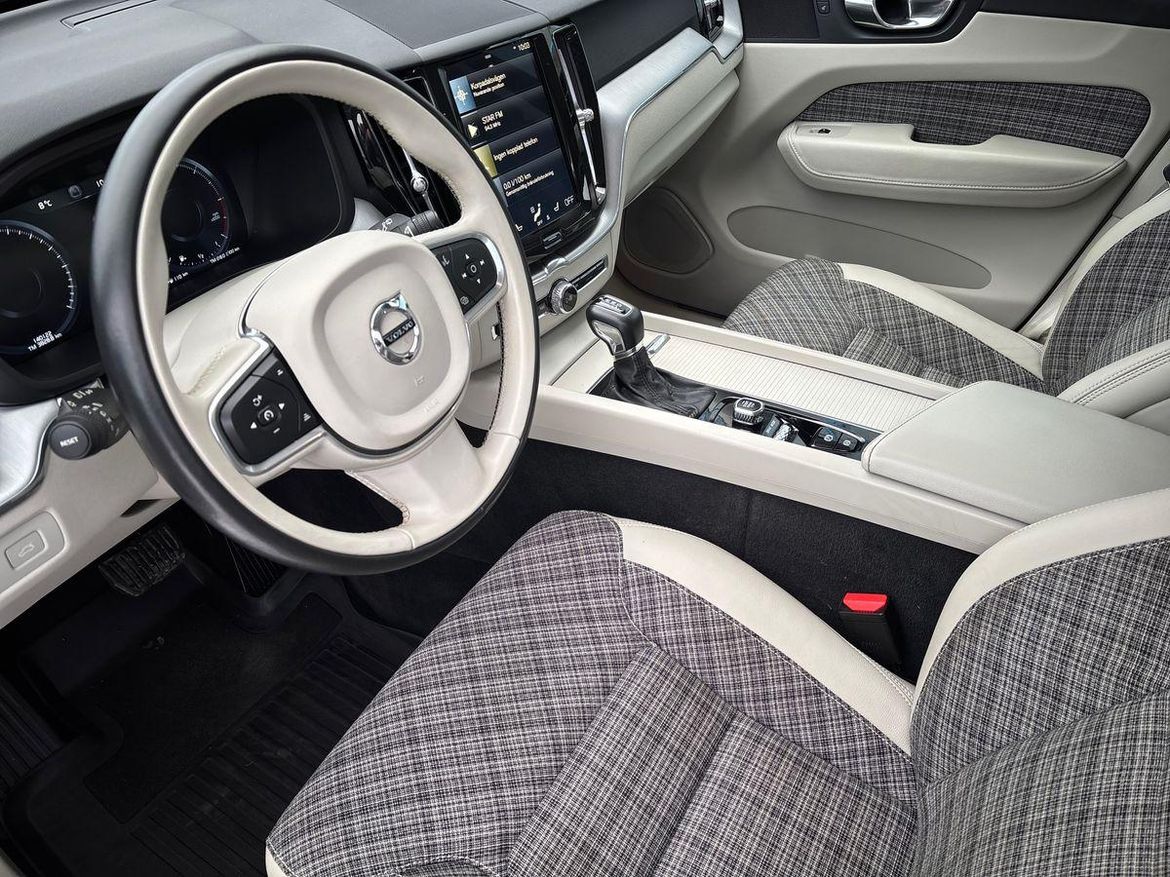 Volvo XC60 2018 - miniatyr 9