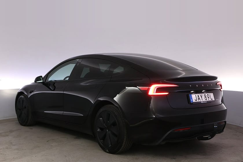 Bild 4 av Tesla Model 3 Long Range AWD Highland Autopilot Pano Drag