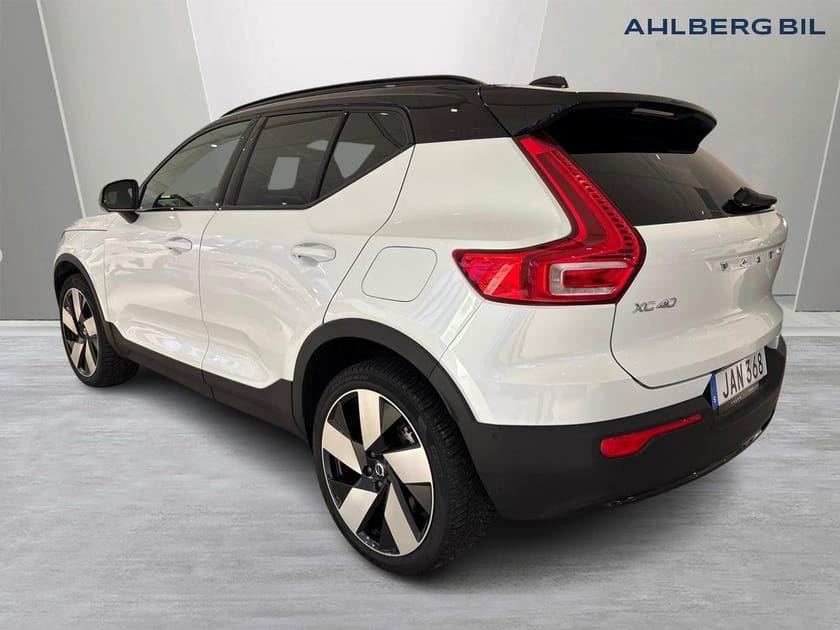 Bild 3 av Volvo XC40 Recharge Single Motor Extended Range 🟣 Ultimate, Klimatpaket, Dragkrok Halvautomatisk, Parkeringskamera 360, Panoramaglastak, Google Maps