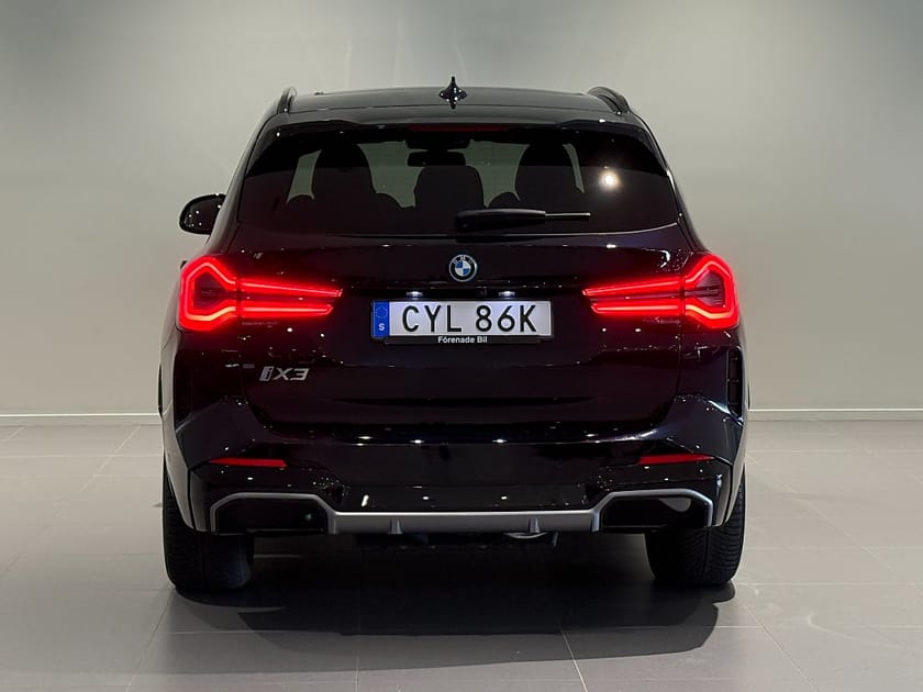 Bild 4 av BMW iX3 Charged M Sport Panorama Drag Adpt Farth Elstol 19"