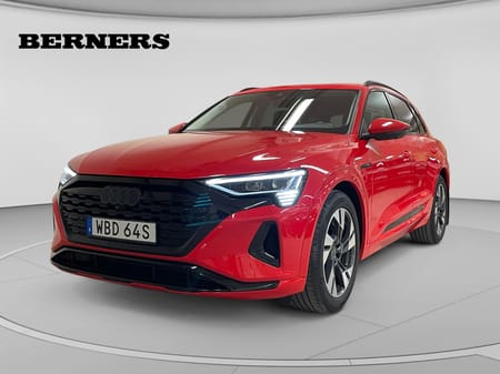 Audi Q8 55 e-tron quattro / Selection / Svart optik / Pano