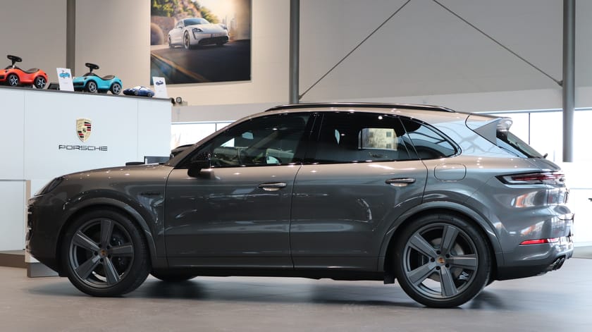 Bild 4 av Porsche Cayenne E-Hybrid Black Edition