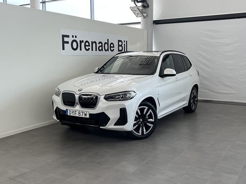 Bild 1 av BMW iX3 Charged M Sport Rattvärme Panorama Park Assist