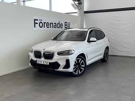 BMW iX3 Charged M Sport Rattvärme Panorama Park Assist