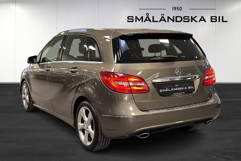 Bild 3 av Mercedes-Benz B 180 7G-DCT Sport Panorama 122hk