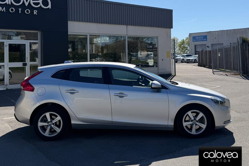 Bild 2 av Volvo V40 D2 120 hk Manuell 6vxl - Dieselvärmare, Kamrem bytt