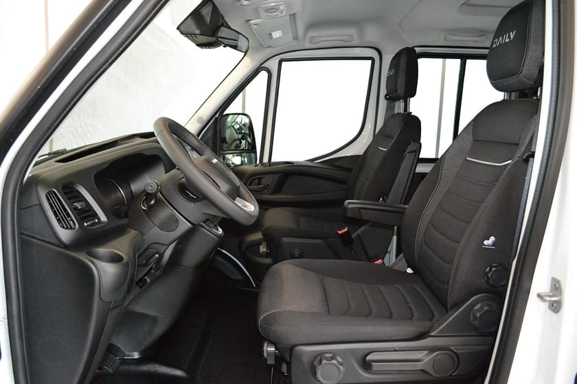 Bild 4 av Iveco Daily 35-160 Chassis Cab Dubbelhytt Flak 2.3 JTD Hi-Matic 156hk