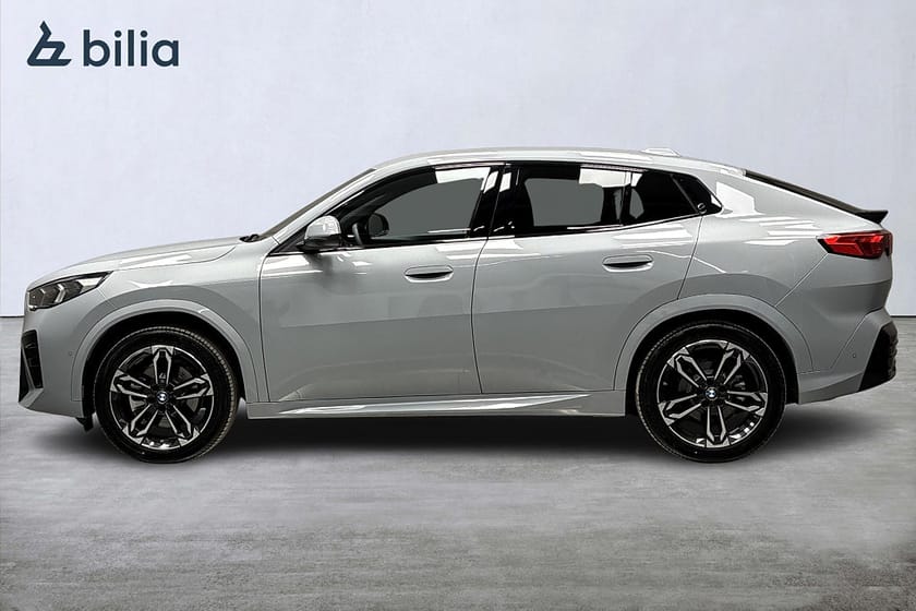 Bild 5 av BMW iX2 xDrive30 xDrive30-M Sport-Dragkrok-Adaptiv Farthållare-Rattvärme