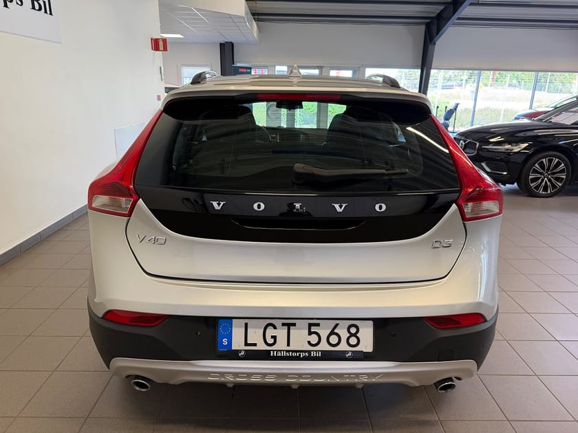 Bild 4 av Volvo V40 Cross Country D3/Cross Country/1 ÄGARE/NY KAMREM/150HK