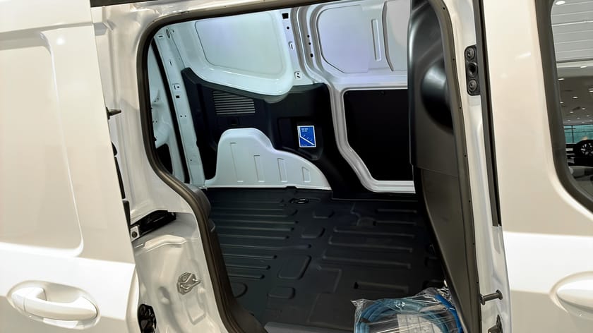 Bild 5 av Ford E-Transit Courier El Skåp 136hk fwd Demo  3,95% ränta