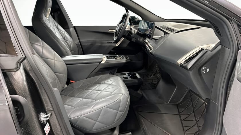 Bild 3 av BMW iX xDrive40 Sportpkt Driving Assist Pro 360 Kamera Head Up B&W