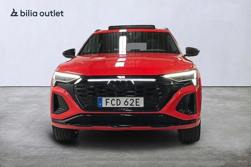 Bild 3 av Audi Q8 55 e-tron quattro S Line 408hk Cockpit Panorama Drag