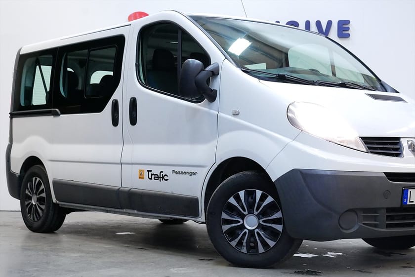 Bild 2 av Renault Trafic Kombi 2.0 dCi 9-sits | 1421kr/mån | Aut| Drag