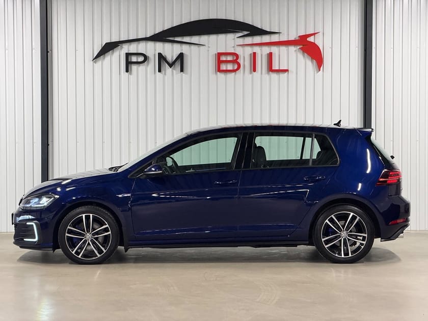 Bild 5 av Volkswagen Golf GTE Cockpit Adaptiv-Farthållare S&V-Hjul Atlantic-Blue