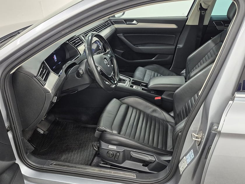 Bild 2 av Volkswagen Passat Sportscombi GTS 4MOTION R-LINE TDI 240HK 4x4 Läder