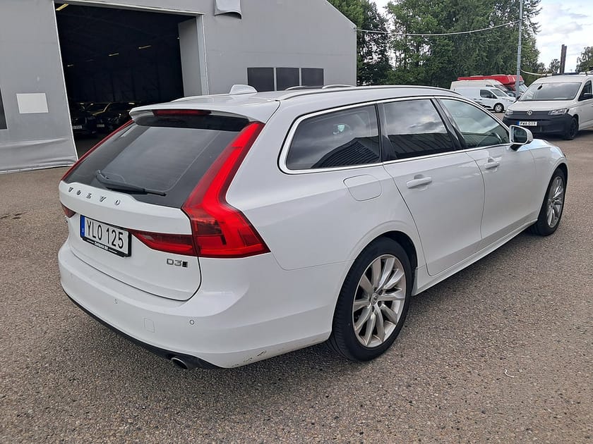 Bild 2 av Volvo V90 AWD D3 150HK 4x4 Momentum Aut