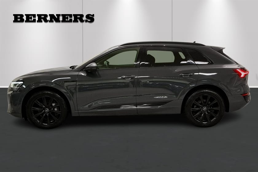 Bild 2 av Audi Q8 55 e-tron quattro / 4-zons / 20 TUM / Svart optik /