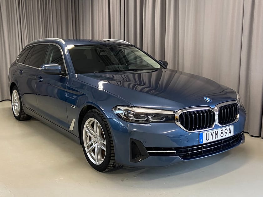 Bild 1 av BMW 530e xDrive Touring 292hk Plug-in Hybrid Drag Navi Skinn