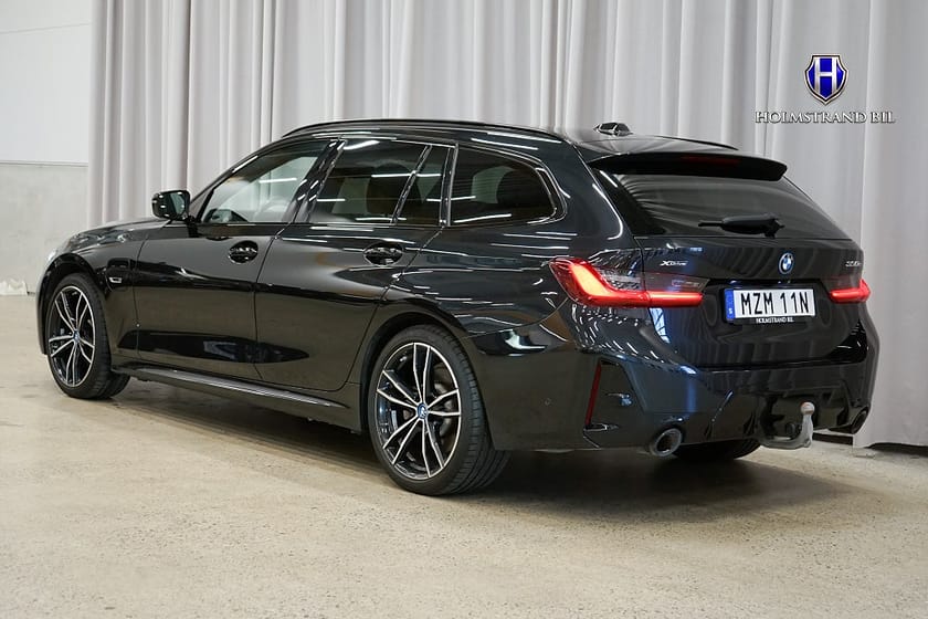 Bild 5 av BMW 330e xDrive Touring M Sport Shadow Drag Hifi HUD Kamera 19"