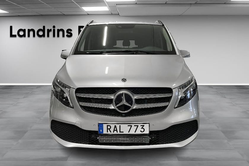 Bild 2 av Mercedes-Benz V 300d 3.1t 300 Avantgarde Lång 7-Sits Automat
