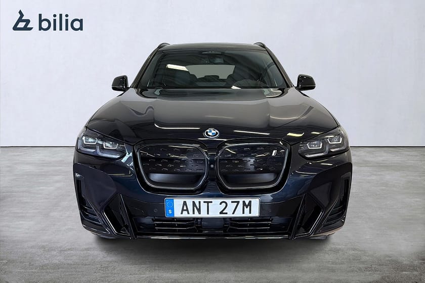 Bild 2 av BMW iX3 M Sport Charged Plus Pano/HuD/Drag/Elstol/360/HK/20"
