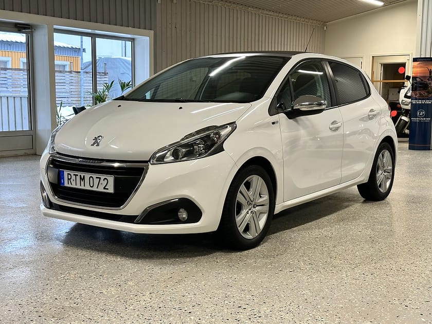 Bild 2 av Peugeot 208 5-dörrar 1.2 PureTech STYLE Euro 6 Panorama Nyservad