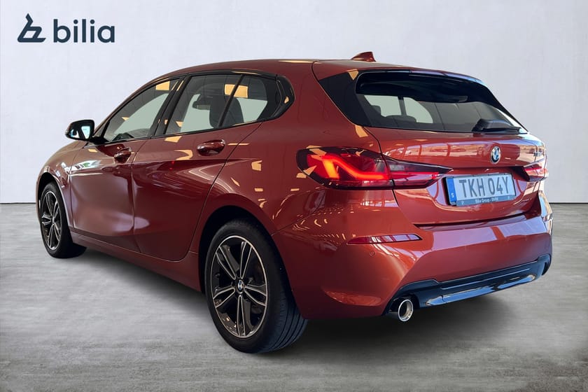 Bild 2 av BMW 118i Sport line | LED | P-sensorer | Apple carplay | Navi
