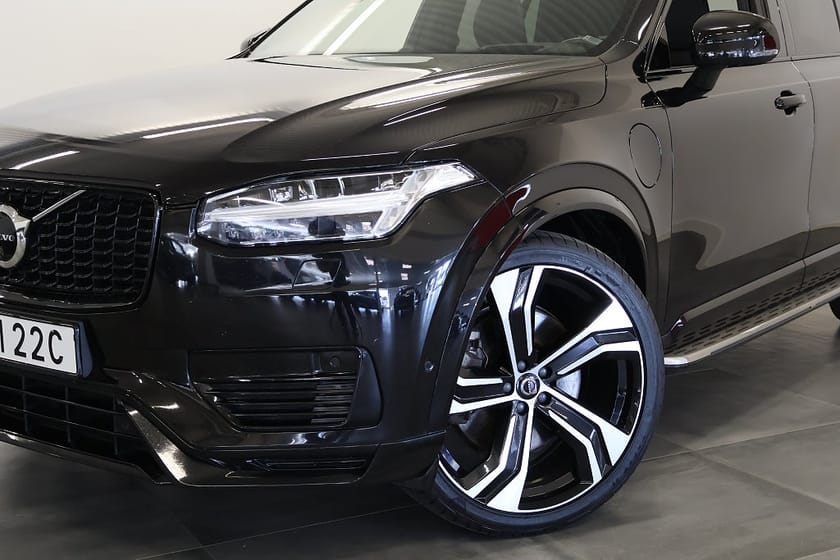Bild 2 av Volvo XC90 7-Sits Recharge T8AWD UltimateDark V-Hjul Drag PanoMOMS