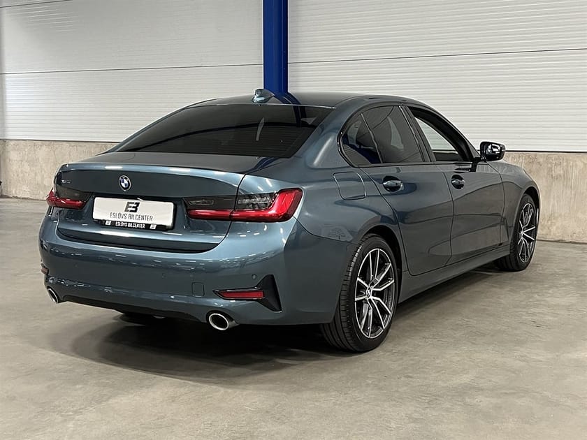 Bild 4 av BMW 320d xDrive Sedan 320 190 HK / Sport line / Drag / Läder / Shadow line