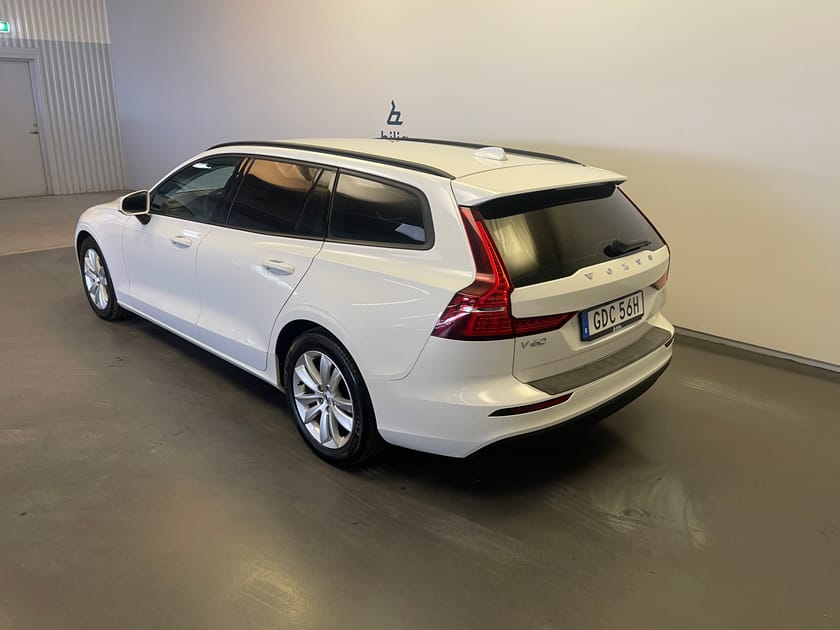 Bild 3 av Volvo V60 D3 Momentum SE / Delbar dragkrok / Tonade rutor /