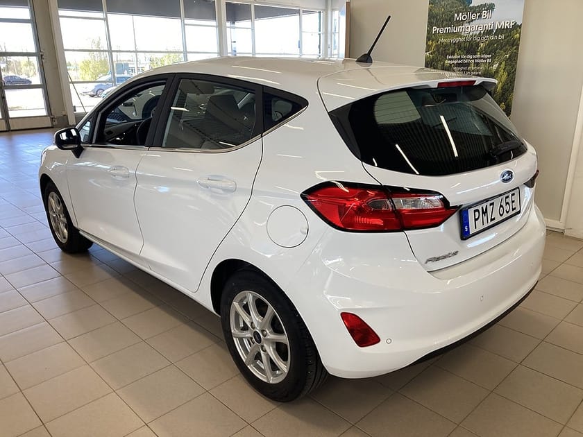 Bild 4 av Ford Fiesta Rattvärme Adaptiv farthållare