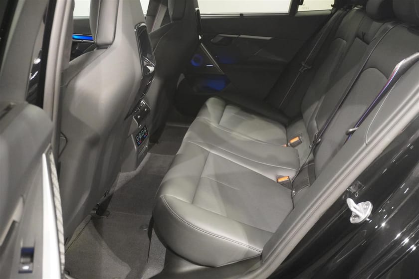 Bild 5 av BMW M5 Touring Plug-In Hybrid M Drivers Panorama B W Drag