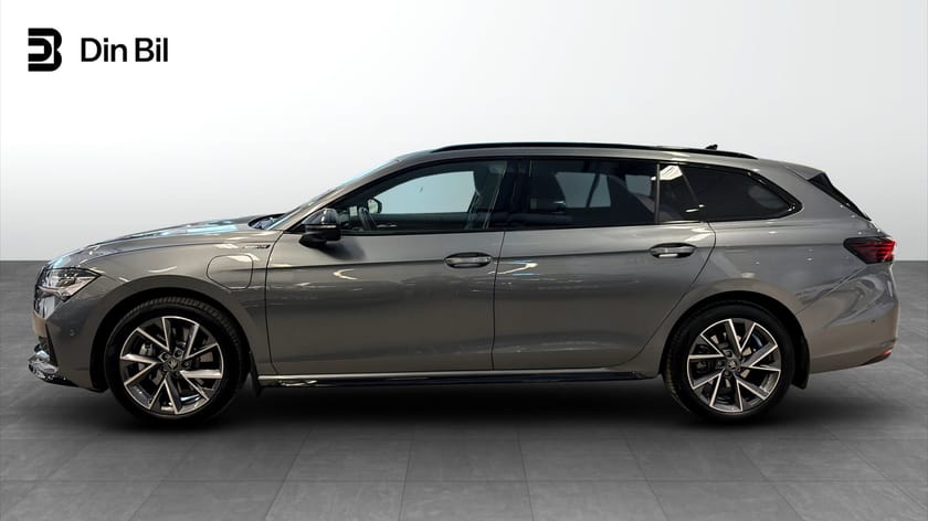 Bild 2 av Škoda Superb iV Kombi Sportline 1,5 TSI DSG Pano | Drag | HUD | DCC