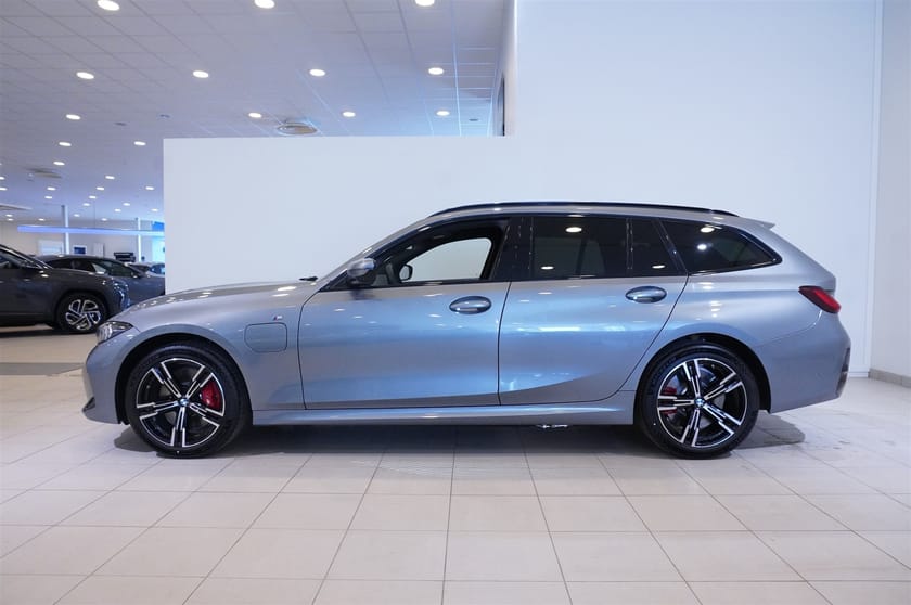 Bild 3 av BMW 330e xDrive Touring M Sport Business Ed Pro Drag DA Pro