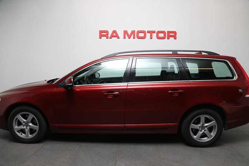 Bild 3 av Volvo V70 D4 181hk Momentum BLIS Kamera Motorv VOC Dragkrok