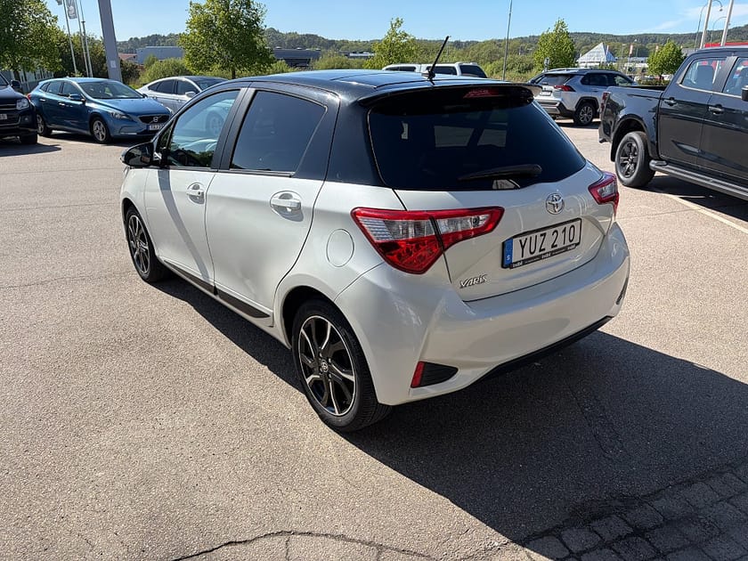 Bild 2 av Toyota Yaris 5-dörrar 1.5 VVT-iE AUT, Backkamera,Panorama,Bluetooth
