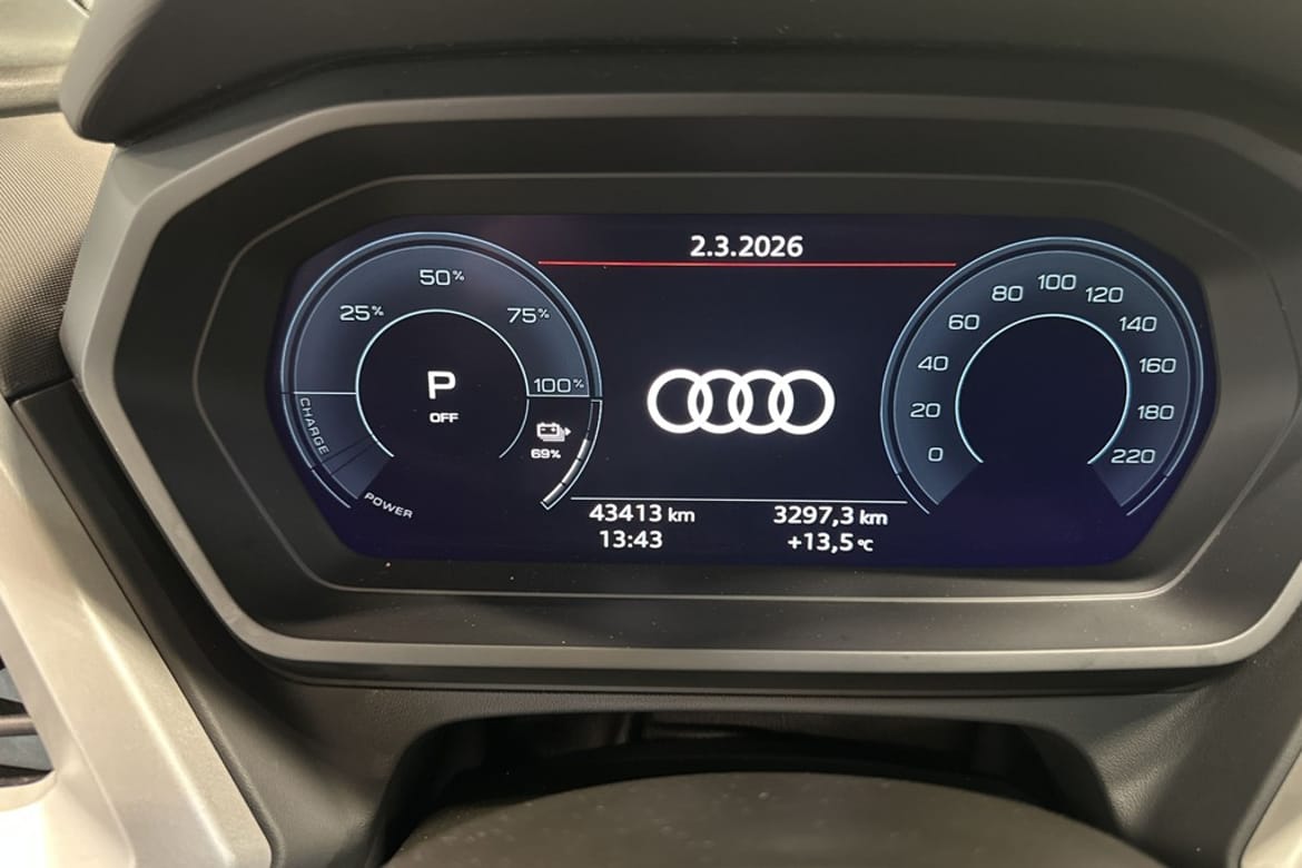 Audi Q4 e-tron 2023 - miniatyr 10