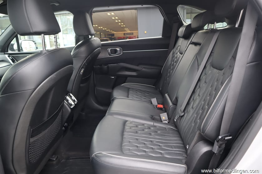 Bild 5 av Kia Sorento 2.2 CRDi SCR AWD 202hk 7 sits Aut Navi Backkamera Svensksåld Skinn