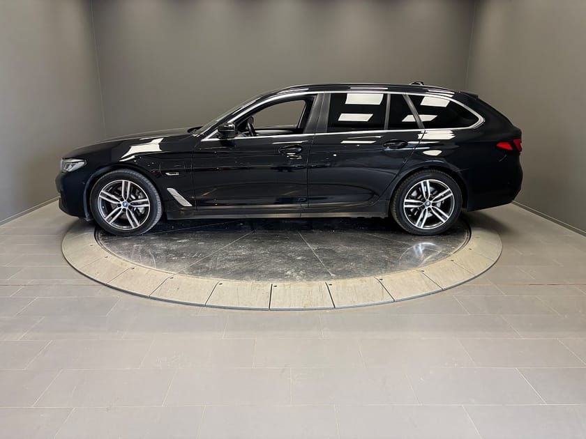 Bild 2 av BMW 530e xDrive Touring /Innovation/Dragkrok/Adaptiv farthållare