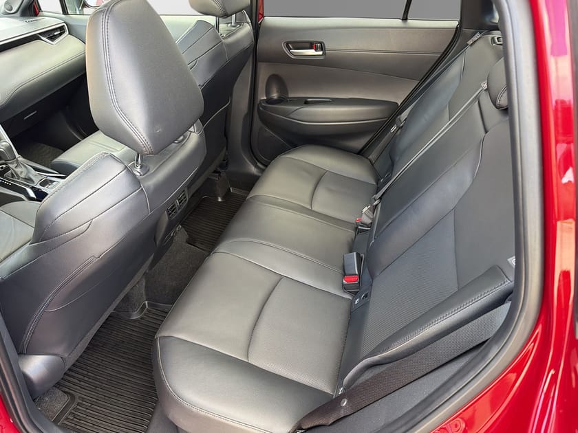Bild 2 av Toyota Corolla Cross Hybrid AWD-i 2,0 Executive Skinn Panorama JBL (V-Hjul+MV+Ledramp)