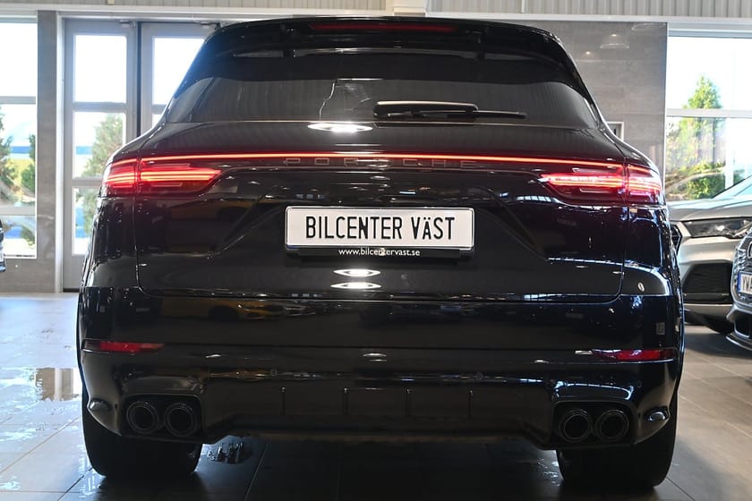 Bild 4 av Porsche Cayenne E-Hybrid 462hk Pano HUD Drag 22" Matrix