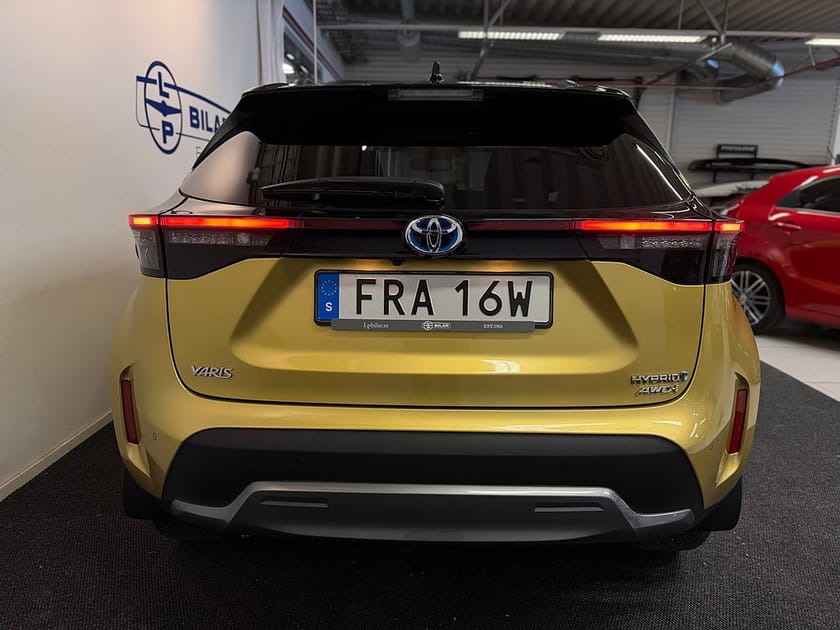 Bild 4 av Toyota Yaris Cross Hybrid AWD-i AWD Adventure JBL BiTone | Garanti/ Vhjul